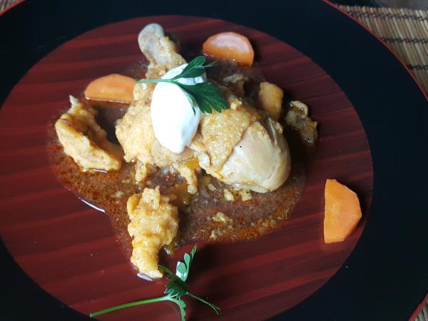 Piščančja obara z žličniki